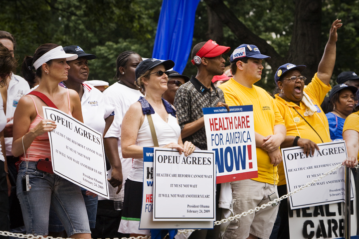 New poll shows a slight majority of public favors health care reform