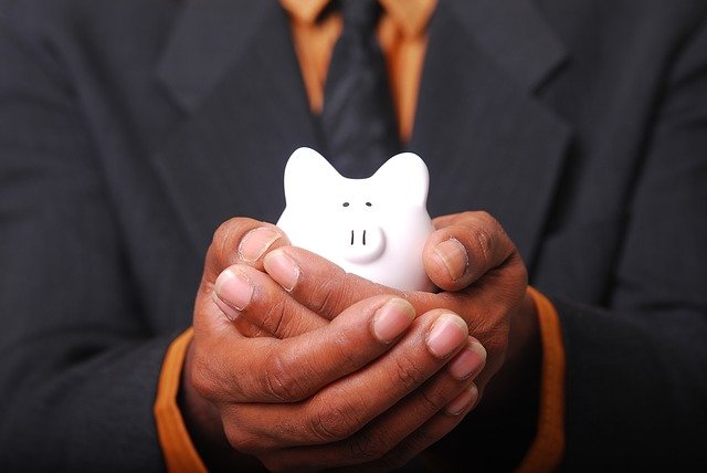 Who benefits if Congress lowers drug prices and how much?